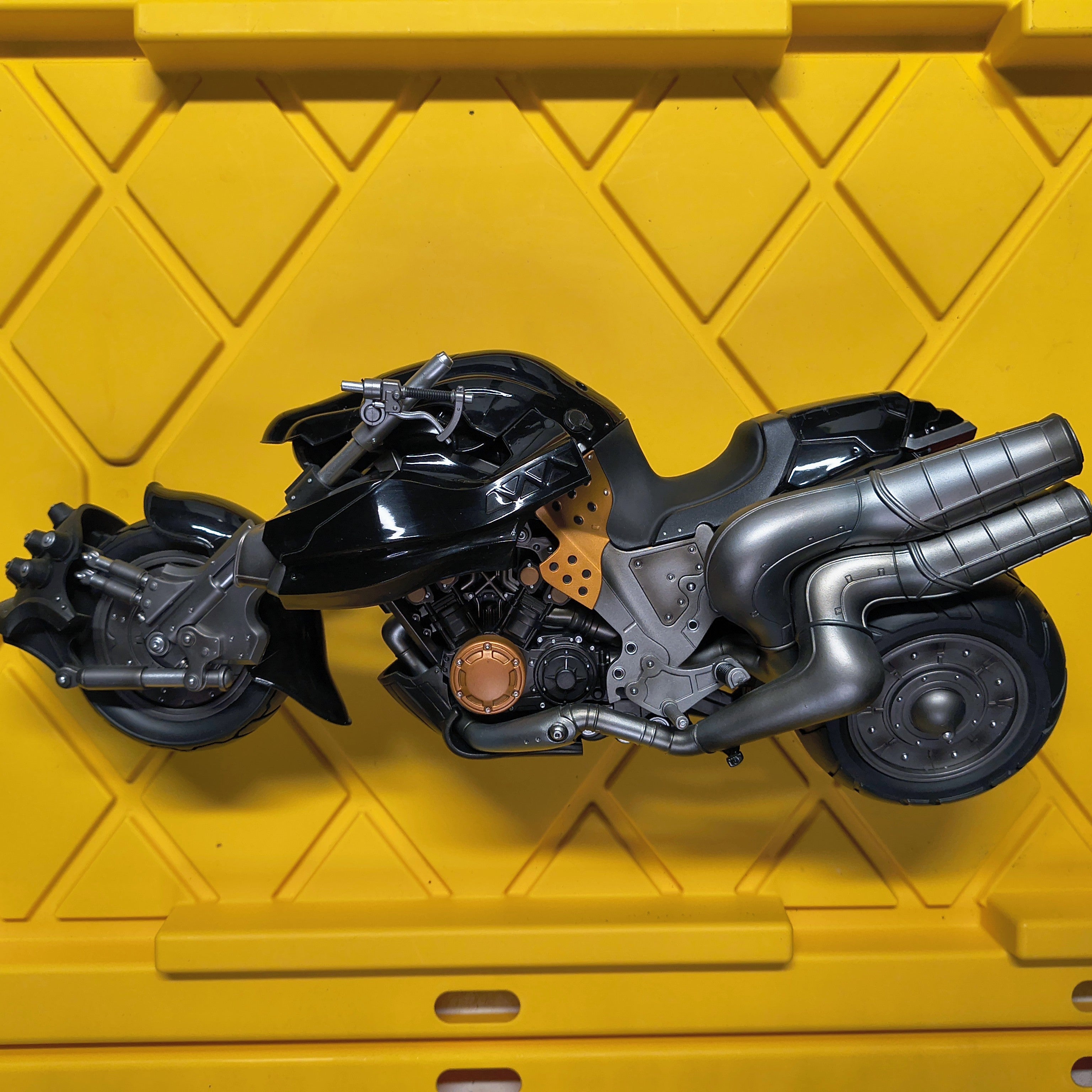 PLAY ARTS KAI- FFVII CLOUD STRIFE HARDY DAYTONA (INCOMPLETE) (PRE-OWNED)