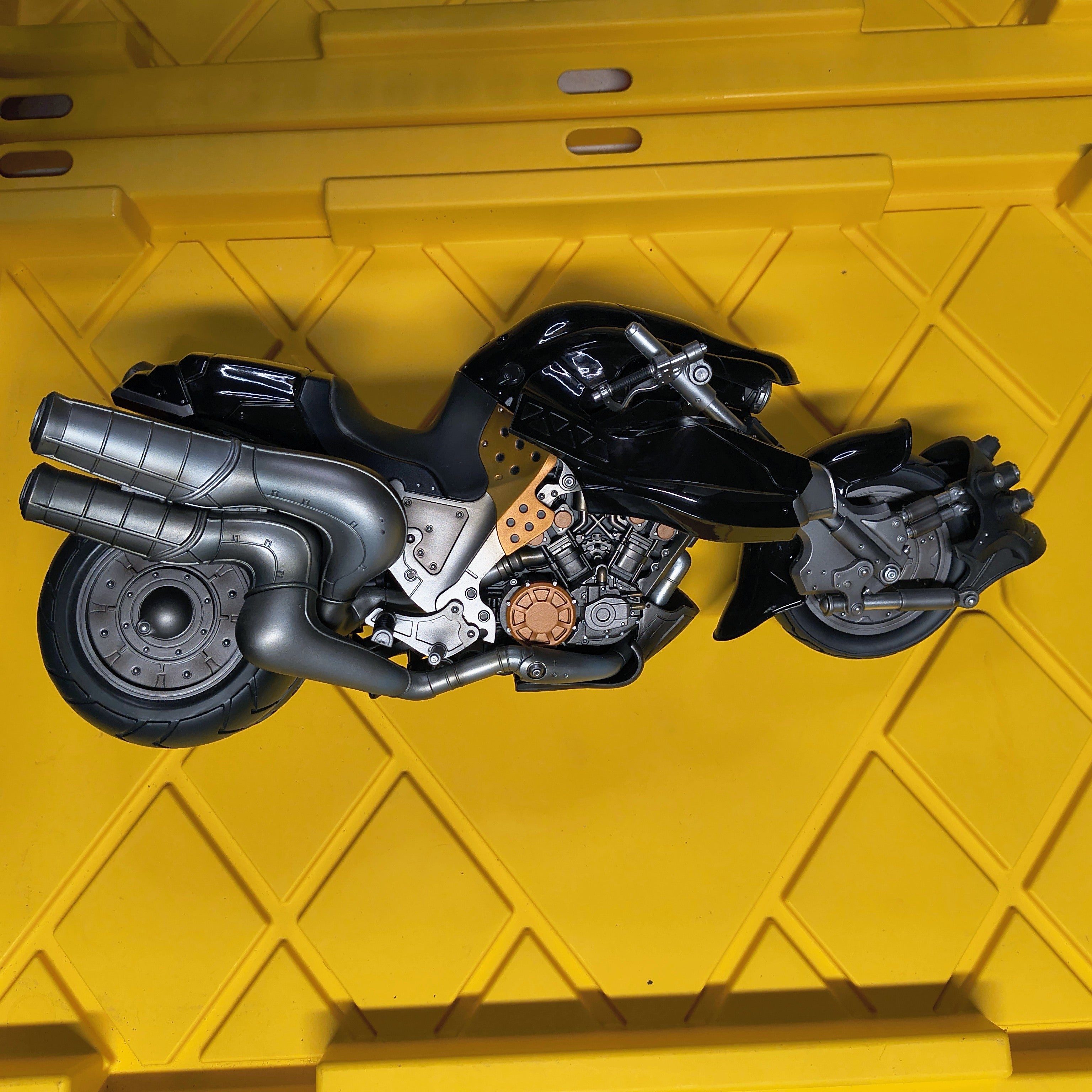 PLAY ARTS KAI- FFVII CLOUD STRIFE HARDY DAYTONA (INCOMPLETE) (PRE-OWNED)