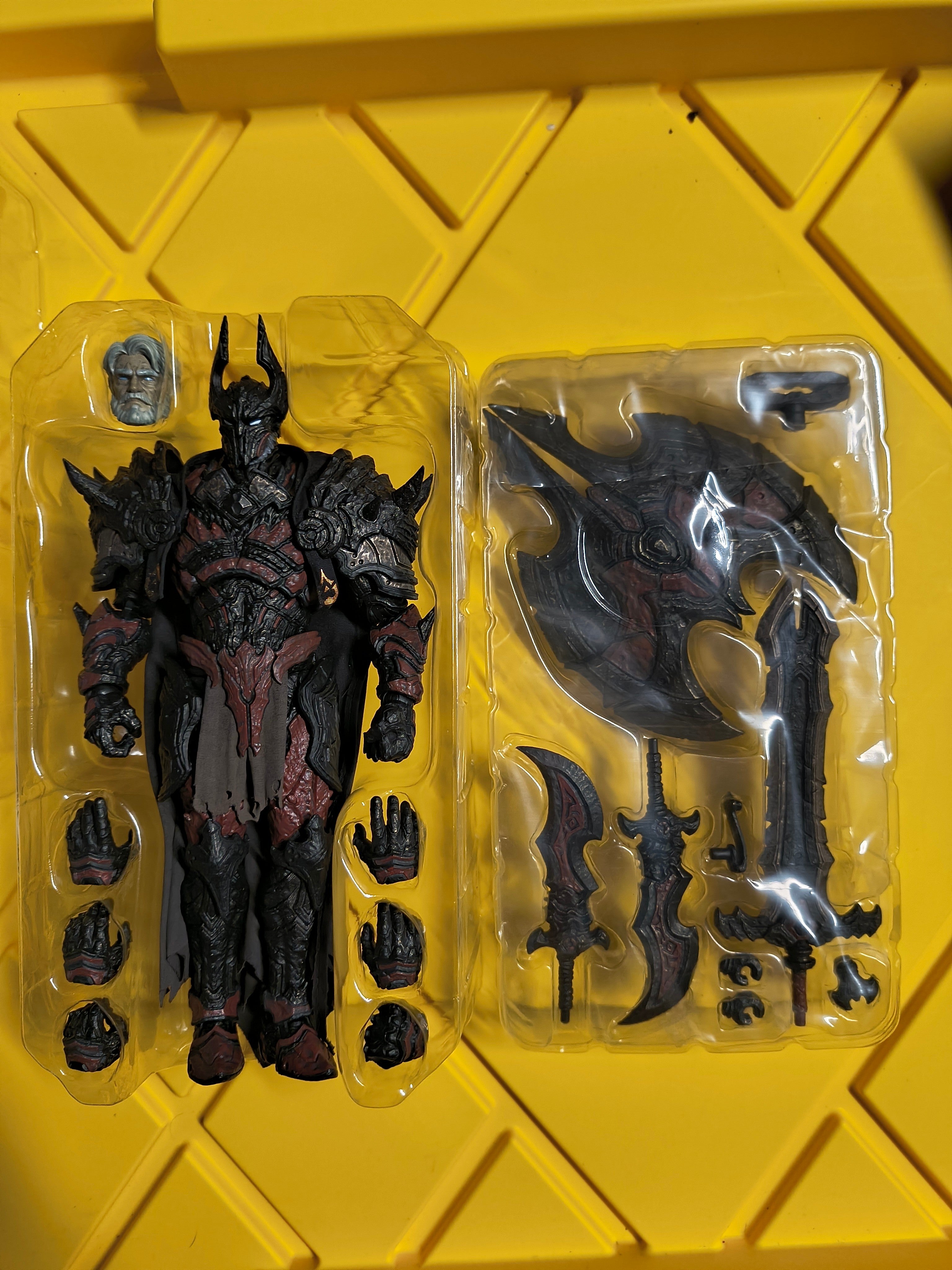 VTOYS- KNIGHT OF WAR (PRE-OWNED)