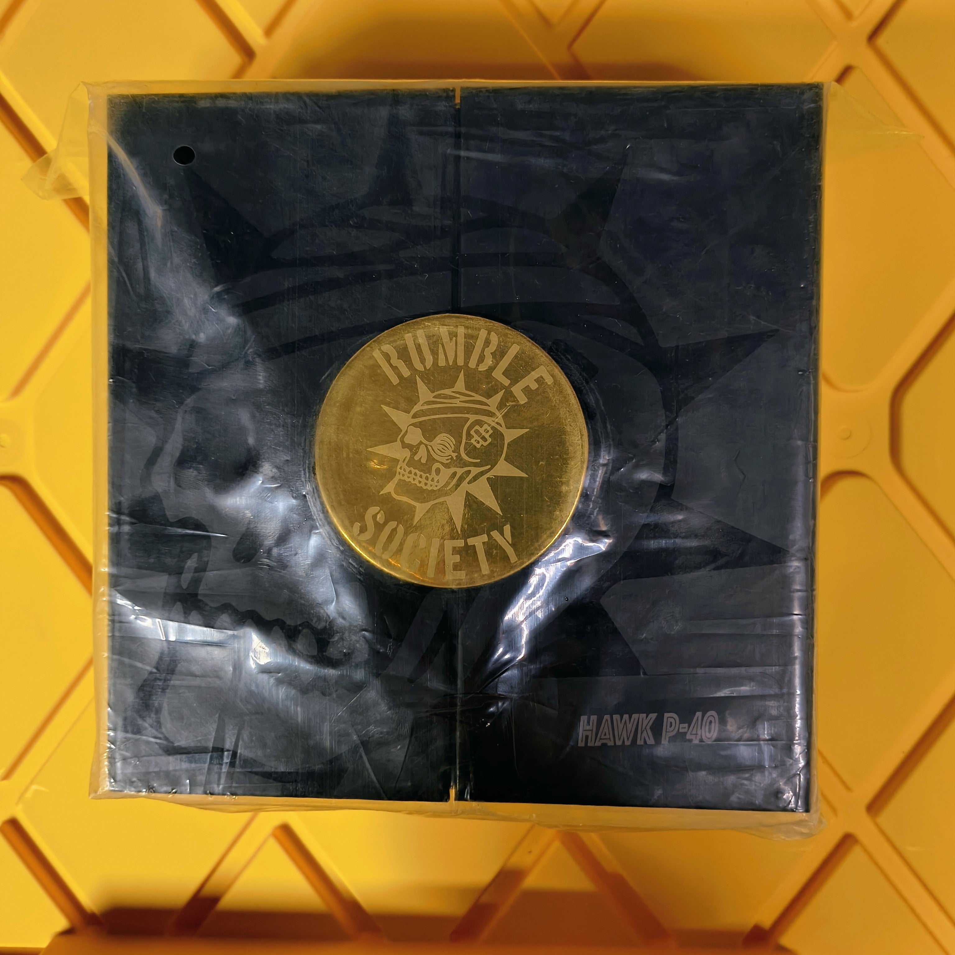 MEZCO- HAWK P-40 (SEALED)