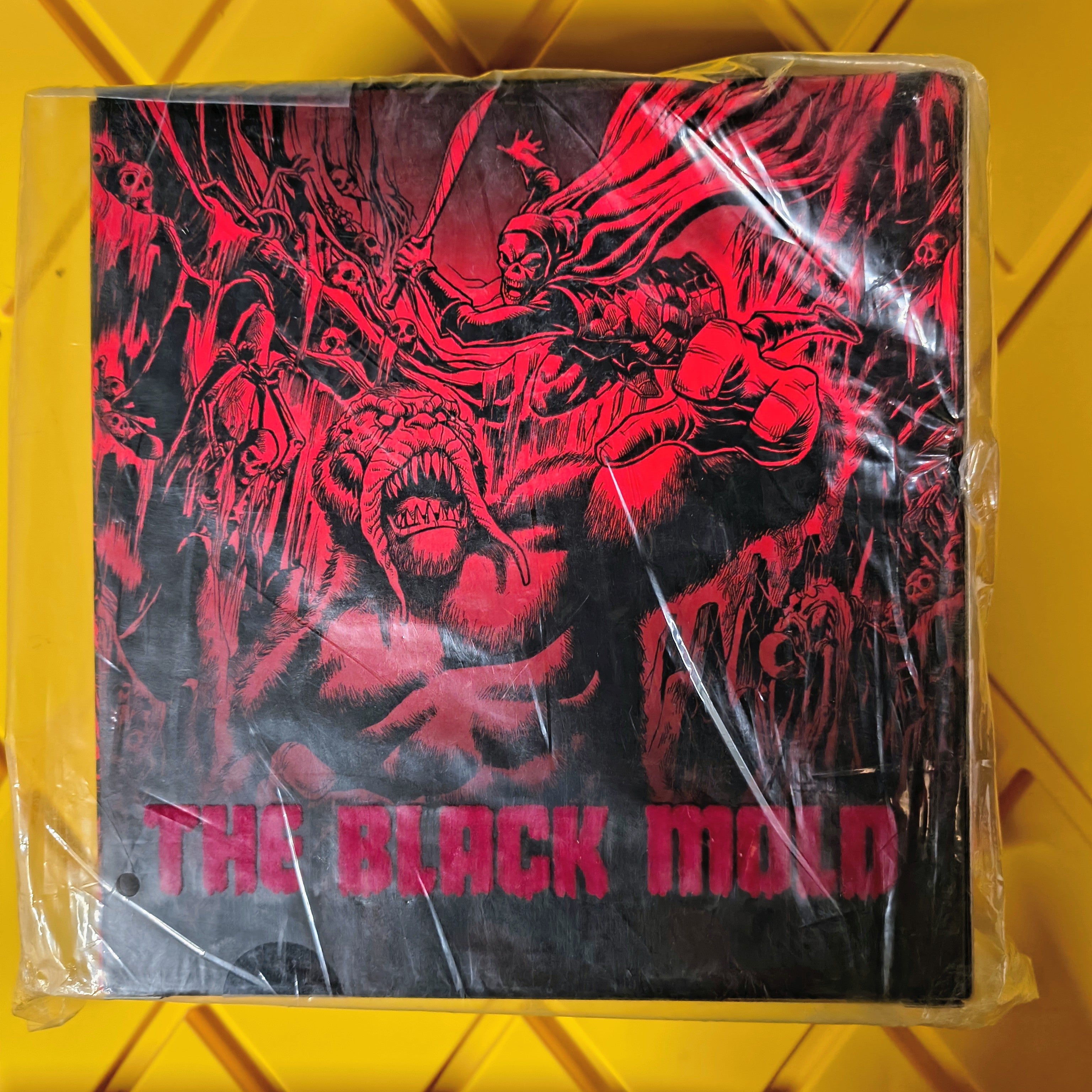 MEZCO- THE BLACK MOLD (SEALED)