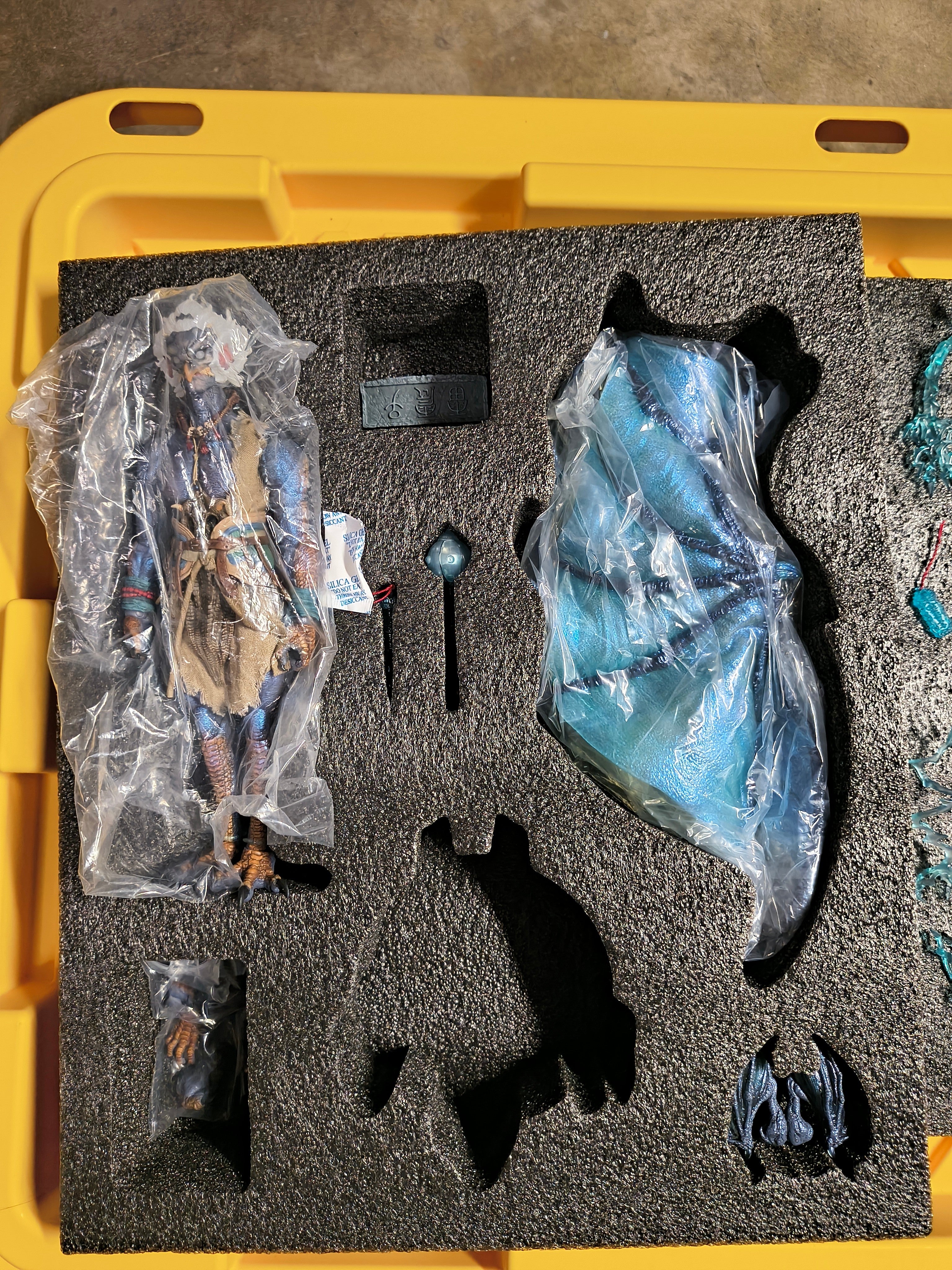 NOTTAA COLLECTION- THUNDERBOLT GOD W/ STAND (PRE-OWNED)